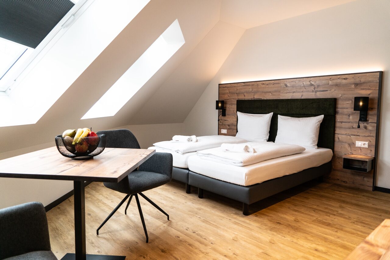 Groß-SEKRA_STADTHOTEL_ZIMMER_138-1-von-7